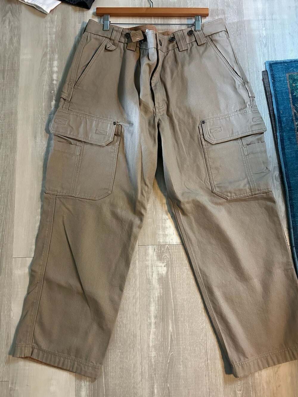 Duluth Trading Co Fire Hose Cargo Pants Men's Size 40x28 Relaxed Fit Khaki Tan